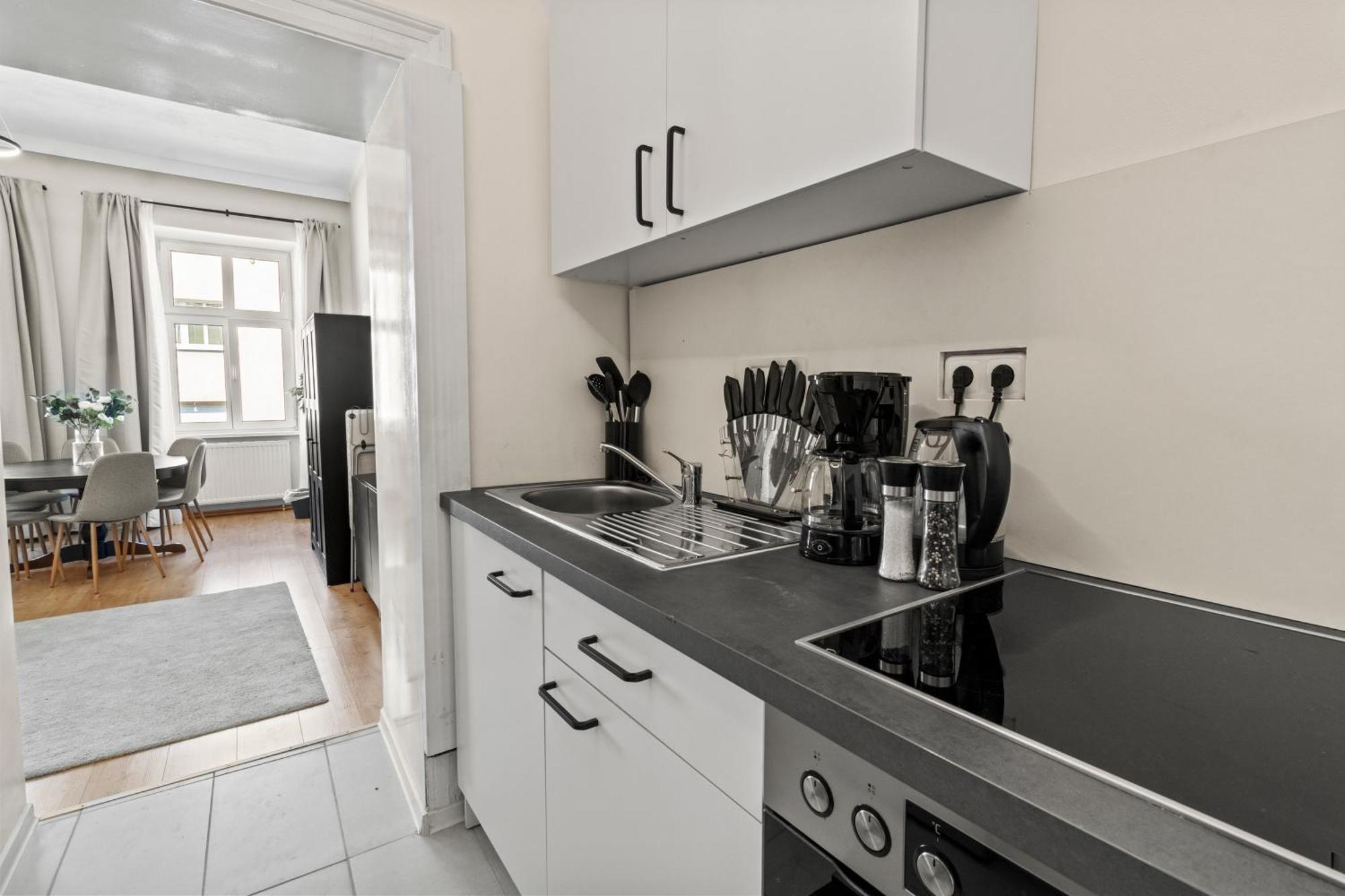 Spacious Apartment, 3 Min To U6 Metro Vienna Exterior photo