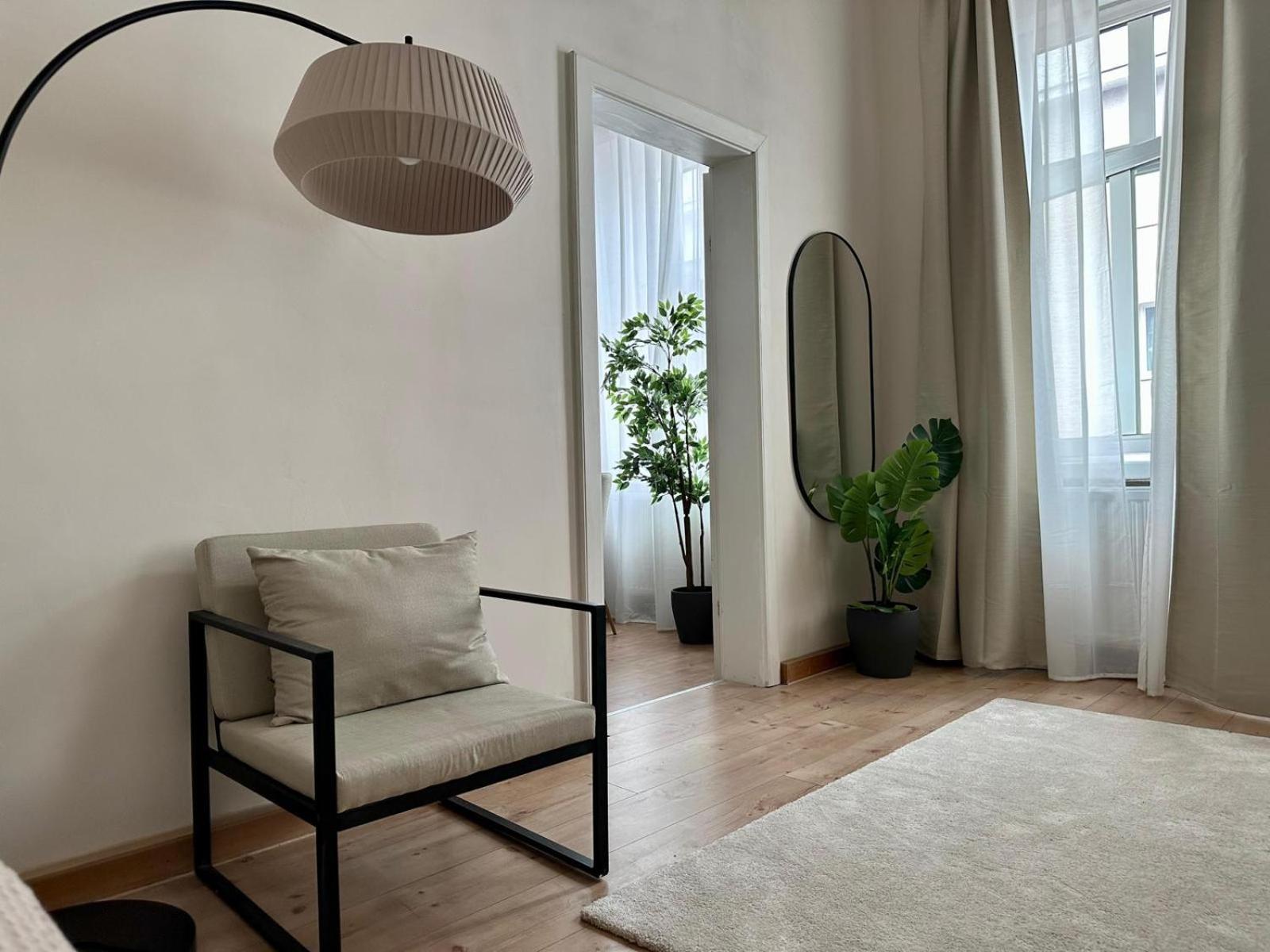 Spacious Apartment, 3 Min To U6 Metro Vienna Exterior photo