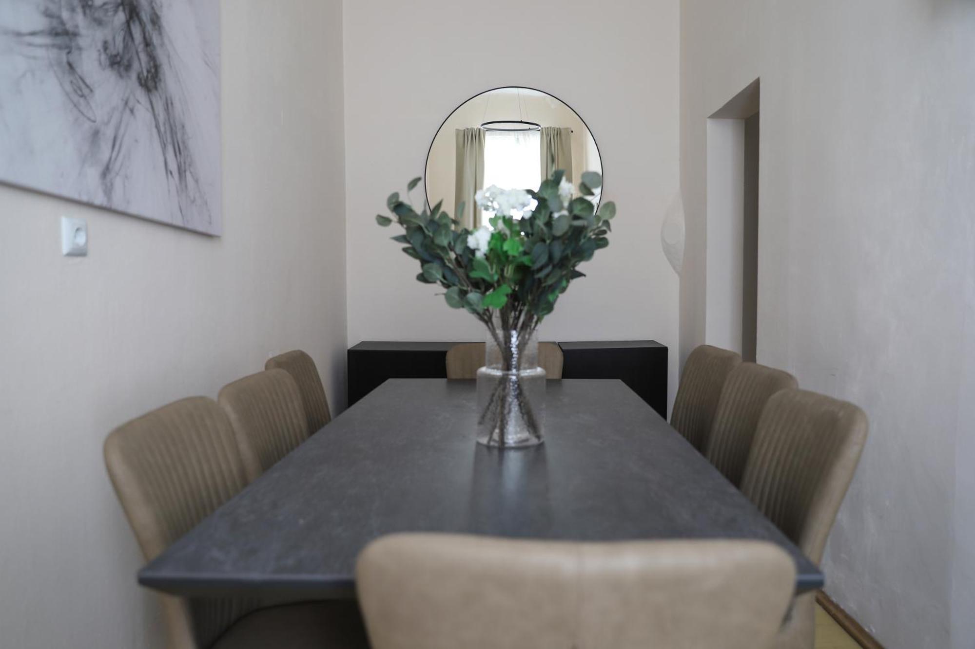 Spacious Apartment, 3 Min To U6 Metro Vienna Exterior photo